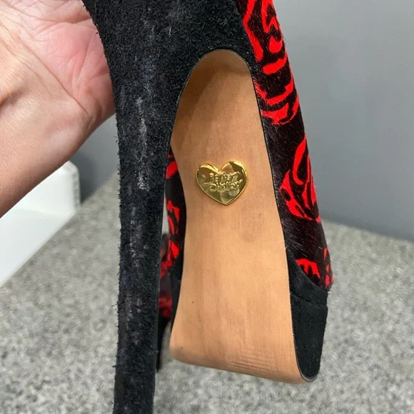 BETSEY JOHNSON Black/Red Roses Pony Hair Peep Toe Stiletto Platforms Whimsy  6.5 - Picture 17 of 17